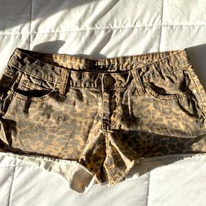 Decree Leopard Print Cut Off shorts size 9